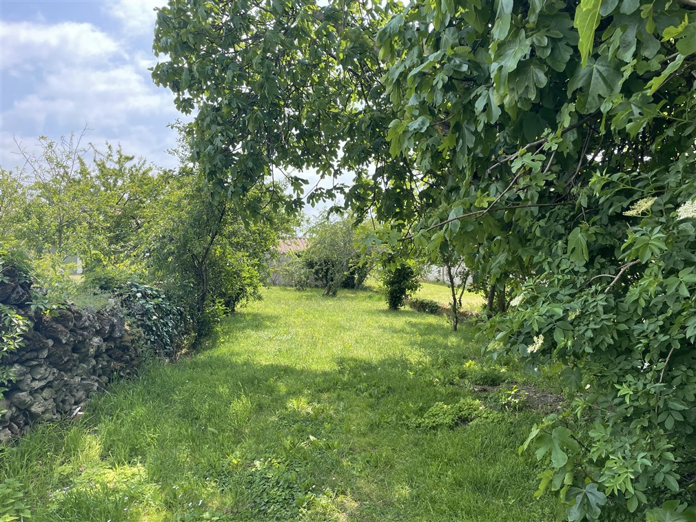 SOUS COMPROMIS - EXCLUSIVITE - A 300 M DE LA PLAGE DE LA CAN